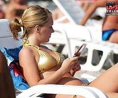 Hot bikini pussy flashed by cutie